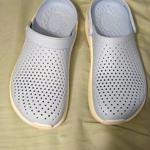 CROCS Men 9, Women's 11